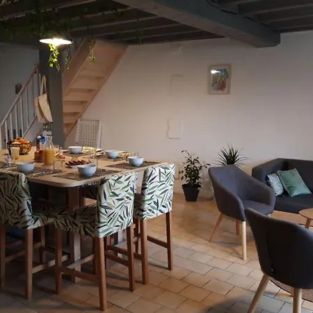 Camping Spacieux Avec Terrasse Pour 6 Personnes - Api-1-52-1112 *