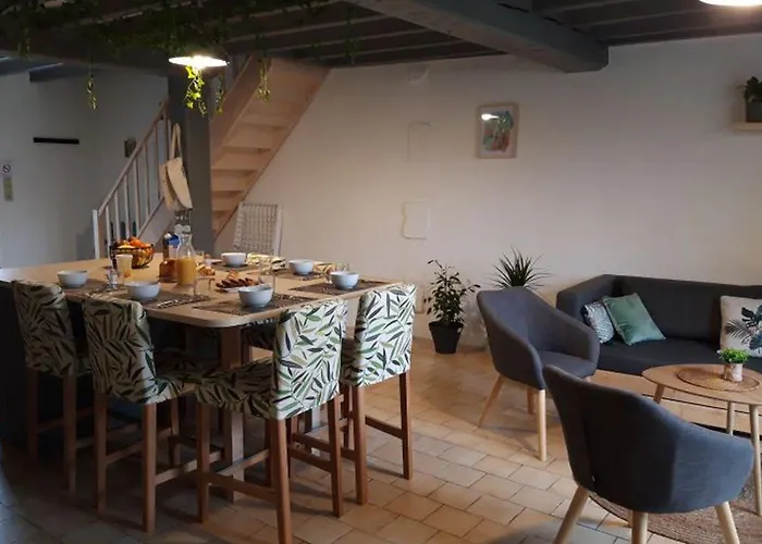 Camping Spacieux Avec Terrasse Pour 6 Personnes - Api-1-52-1112 *