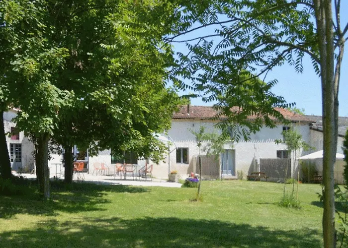 Camping Spacieux Avec Terrasse Pour 6 Personnes - Api-1-52-1112 *