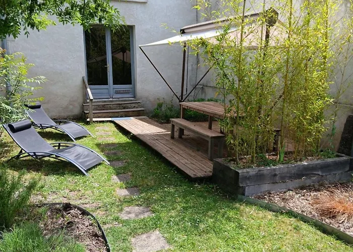 Spacieux Avec Terrasse Pour 6 Personnes - Api-1-52-1112 * Vendoire